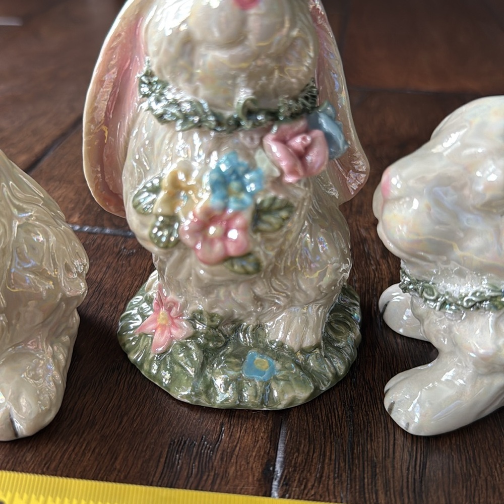 Vintage Set of 3 Pearlescent White Ceramic Bunny Figurines w/ Floral Wreaths - Picture 14 of 14